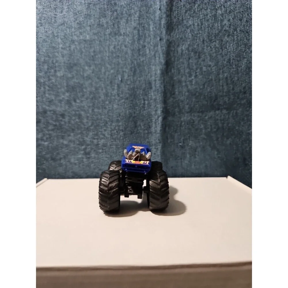 3-Piece Monster Truck Set | Hot Wheels Twin Mill & Howlin' Heat
